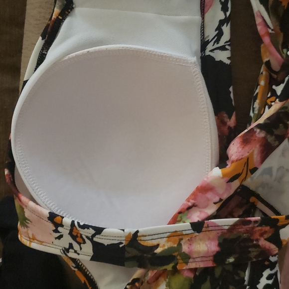 EUC Kona Sol Bathing Suit Top - Picture 8 of 10